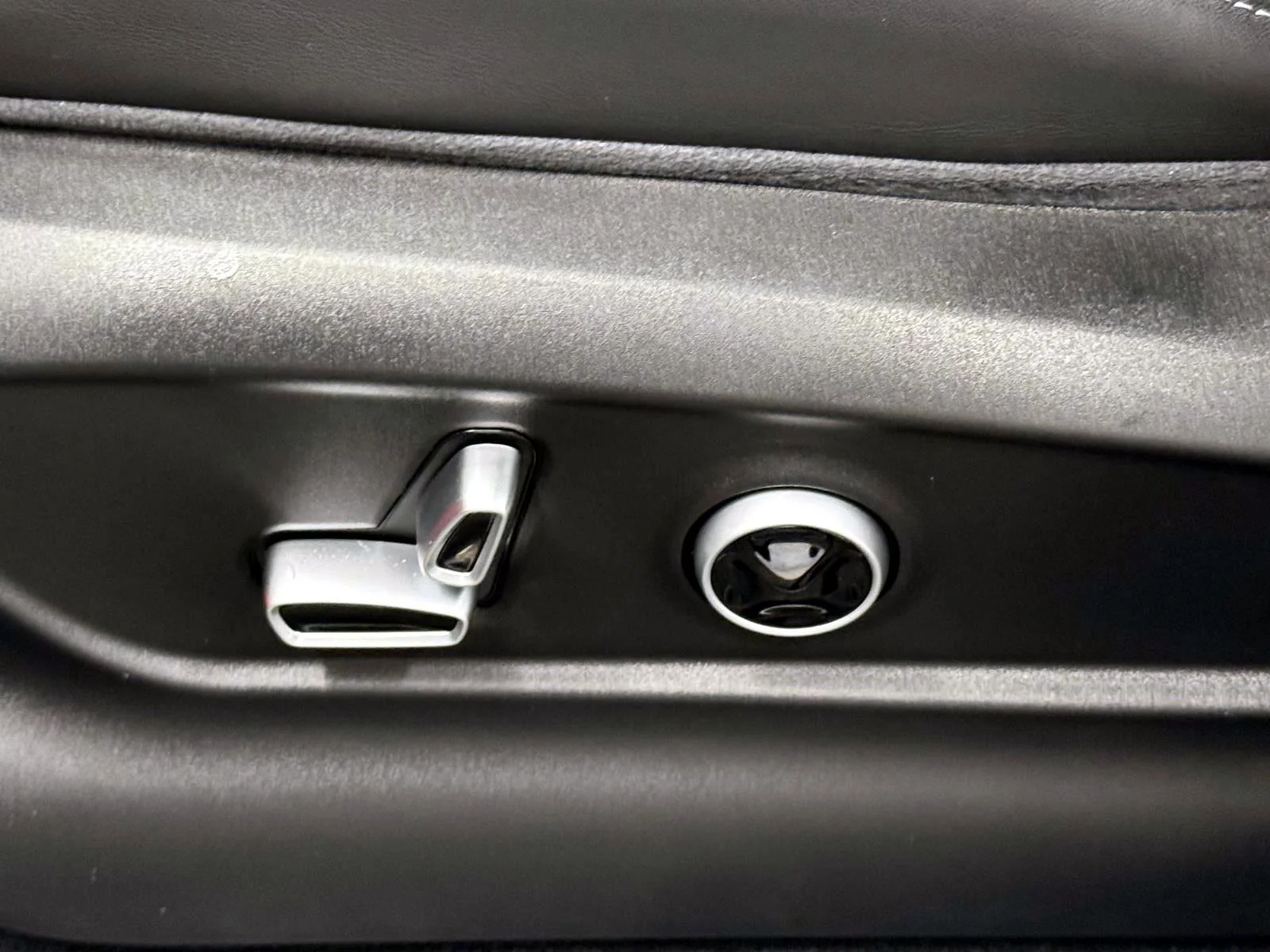 Used 2025 White Maserati  image 21