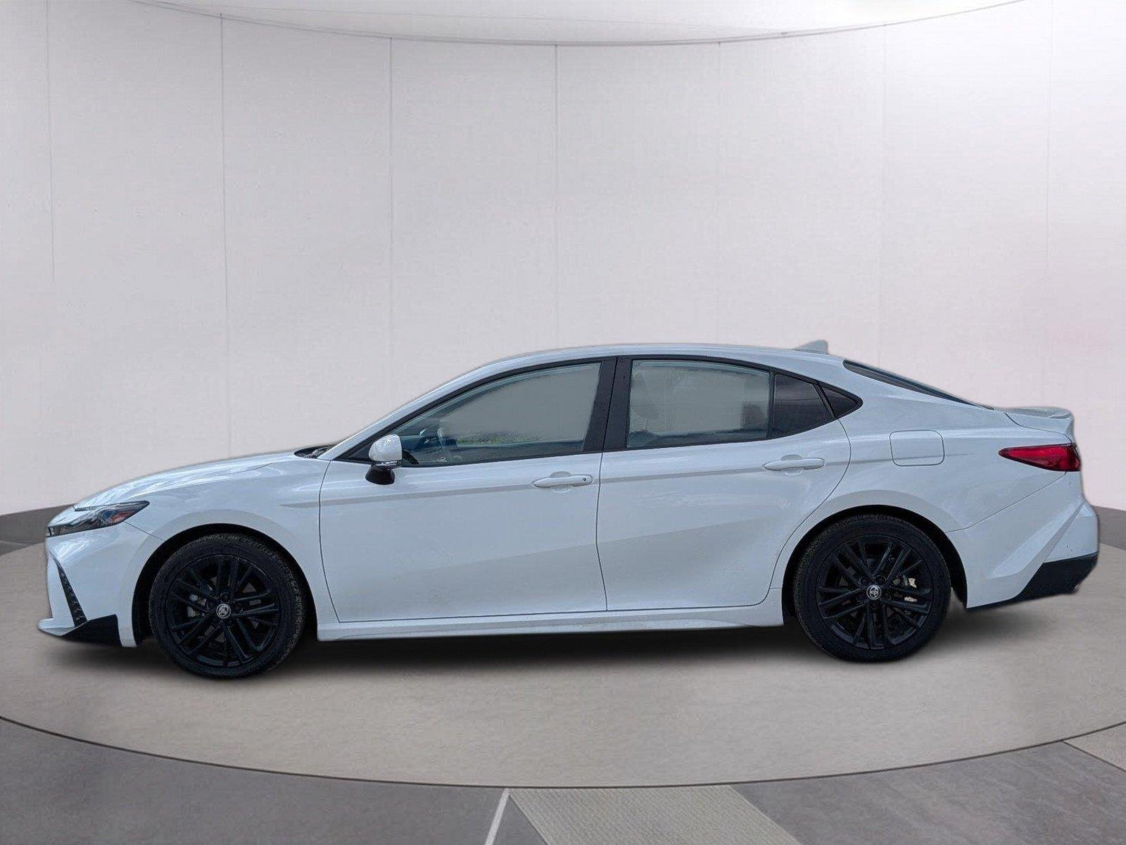 Used 2025 Ice Cap Toyota SE image 2