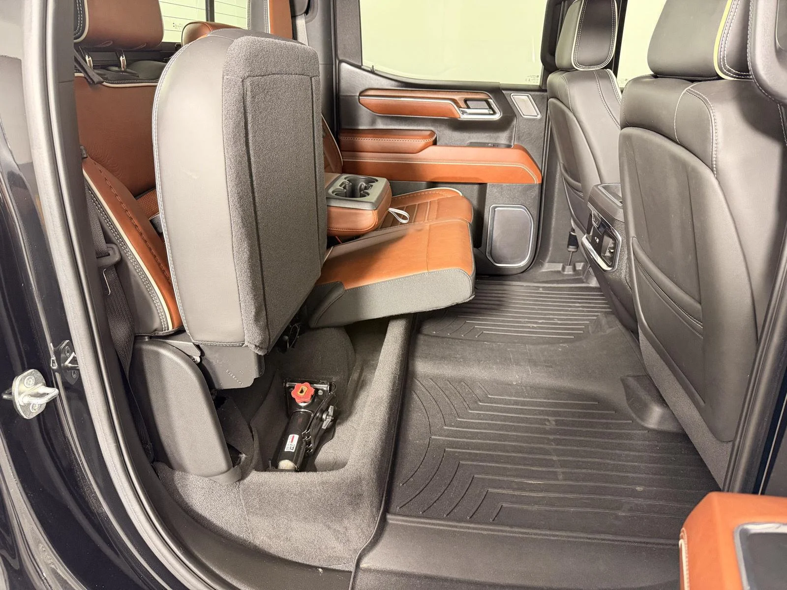 Used 2024 Onyx Black GMC Denali Ultimate image 18