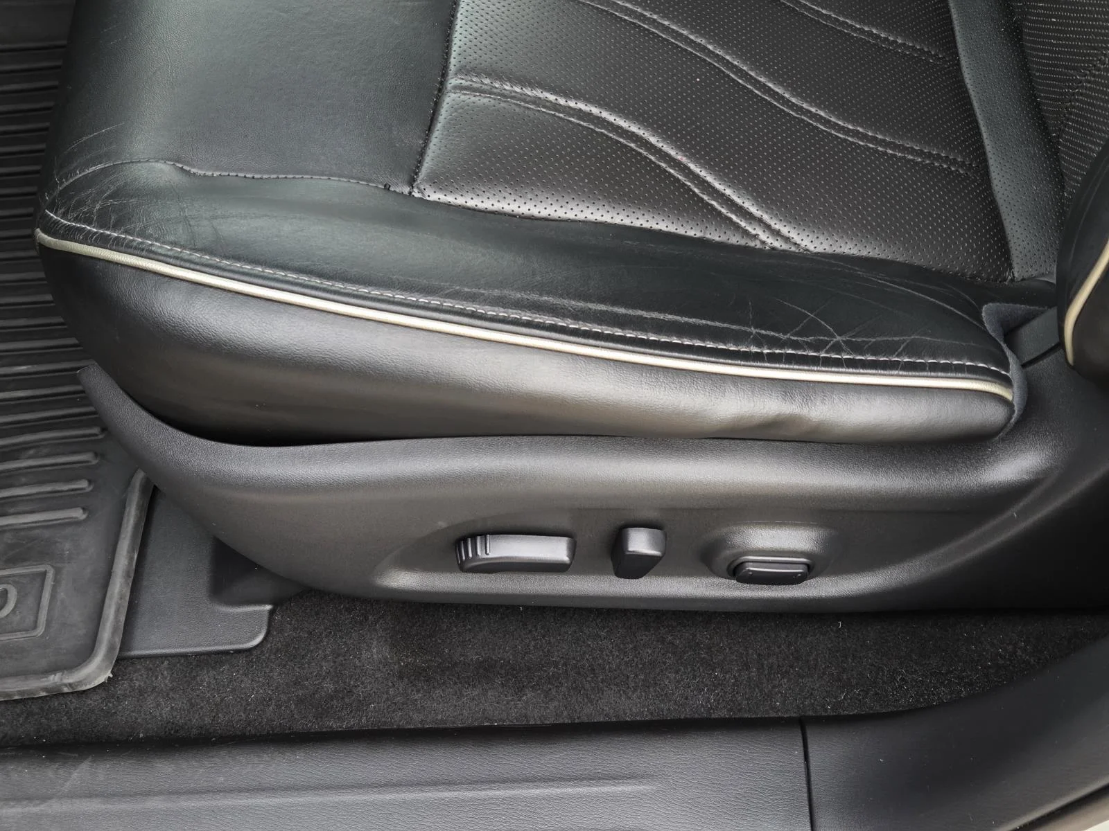 Used 2016 Liquid Platinum INFINITI  image 30