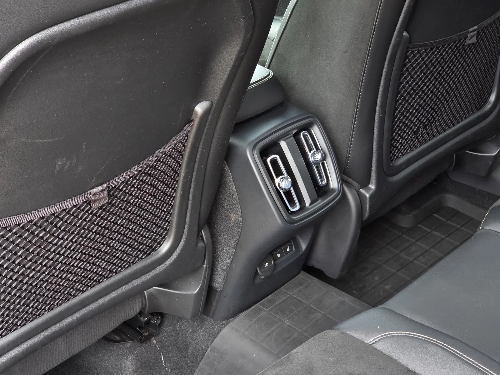 Used 2021 Glacier Silver Metallic Volvo R-Design image 36