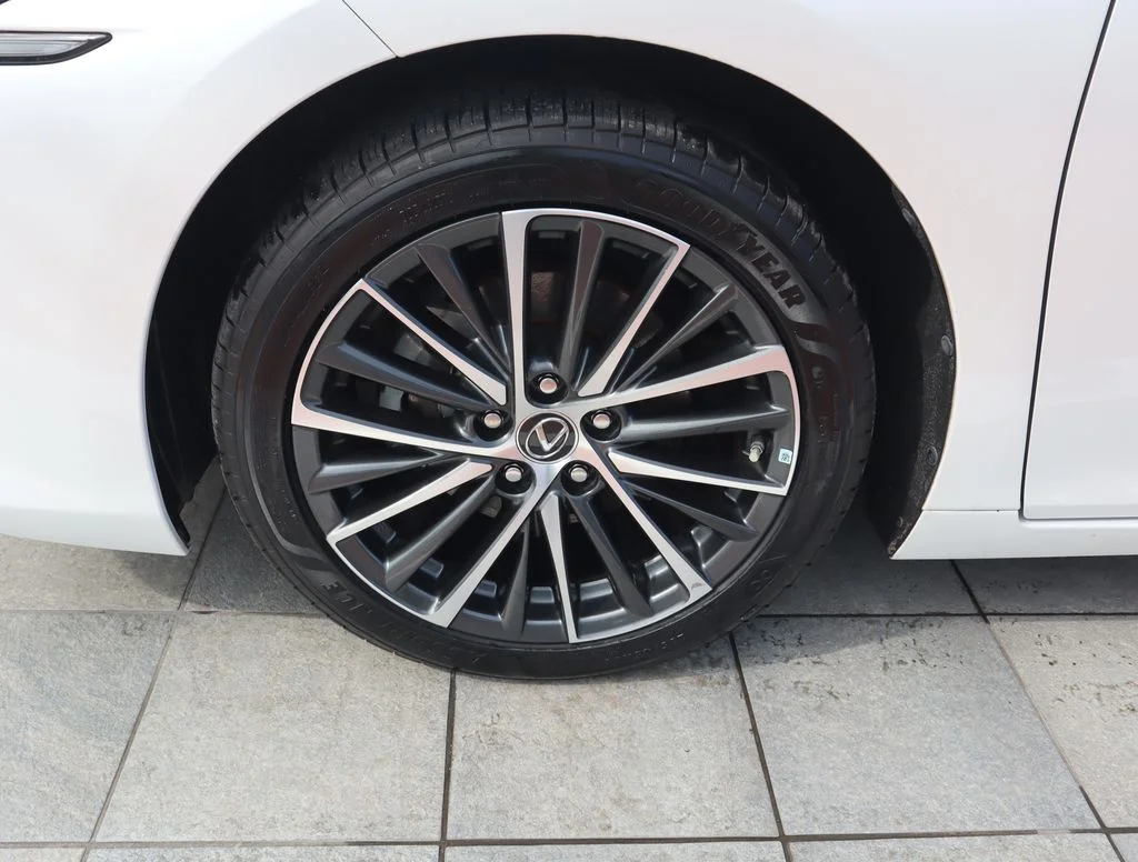 Used 2023 White Lexus 350 image 9