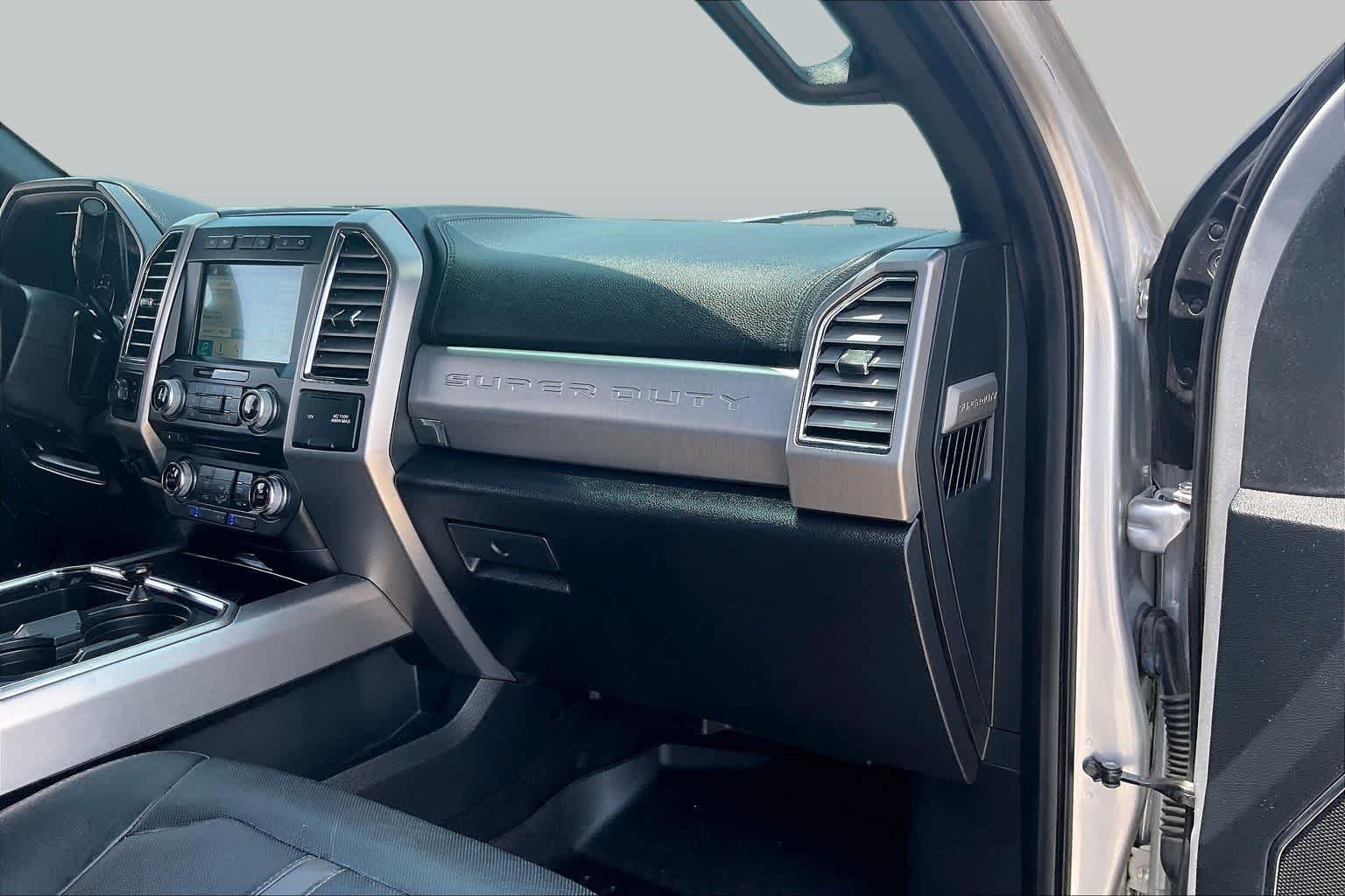 Used 2017 Ingot Silver Ford Platinum image 18