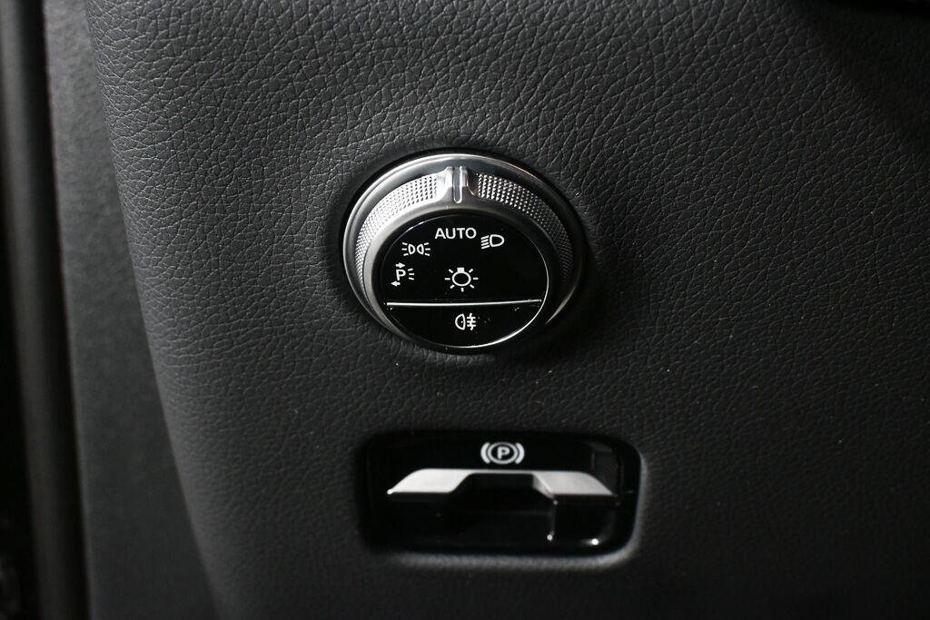 Certified Used 2025 Black Mercedes-Benz GLC 300 image 17
