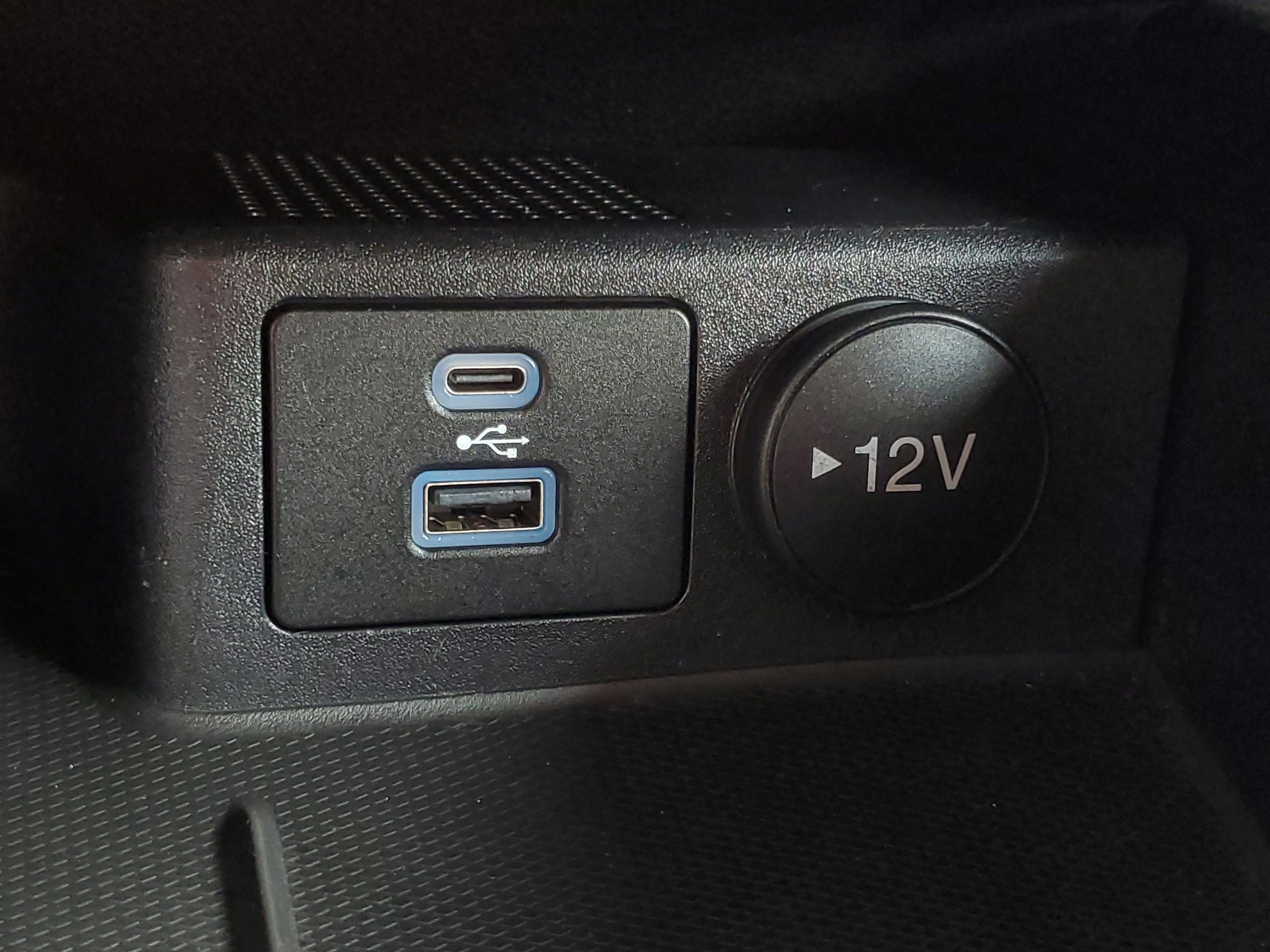 Used 2022 Silver Ford SE image 29