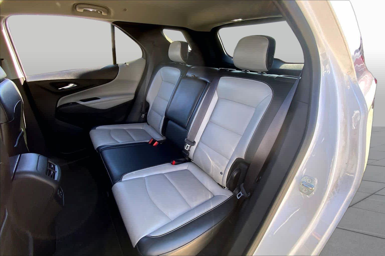 Used 2020 Iridescent Pearl Tricoat Chevrolet Premier image 20