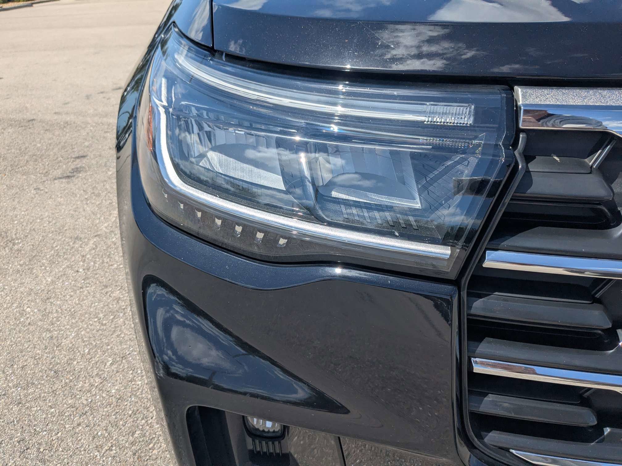 Used 2025 Agate Black Metallic Ford Active image 10
