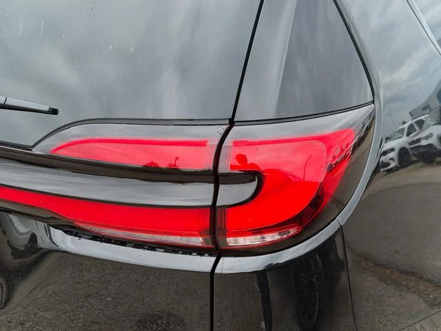 New 2026 Diamond Black Crystal Pearl-Coat Exterior Paint Chrysler Select image 6