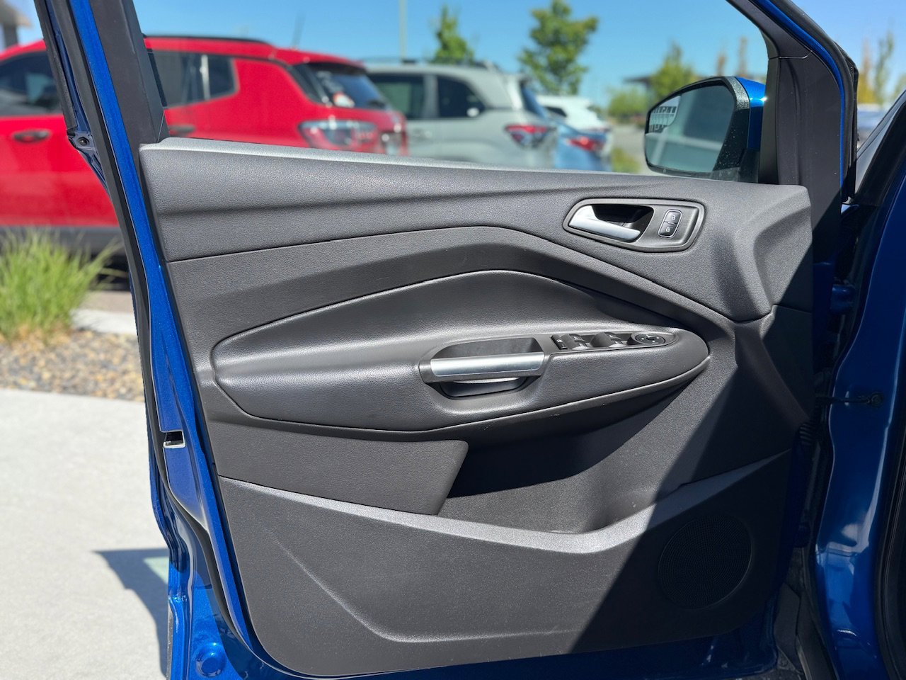 Used 2018 Lightning Blue Metallic Ford SE image 9