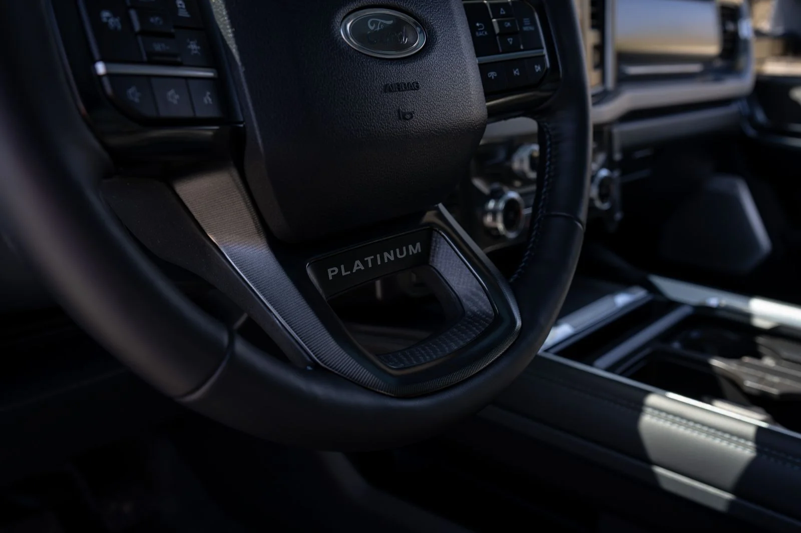 2025 Ford F-450 Super Duty Platinum - Photo 23
