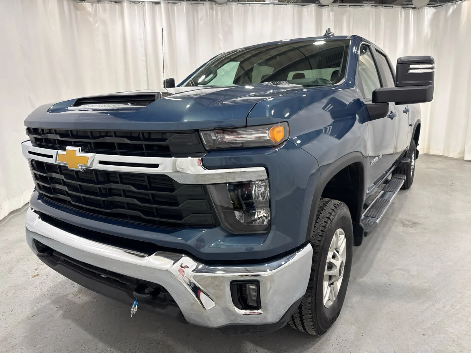 Used 2026 Lakeshore Blue Metallic Chevrolet LT image 1