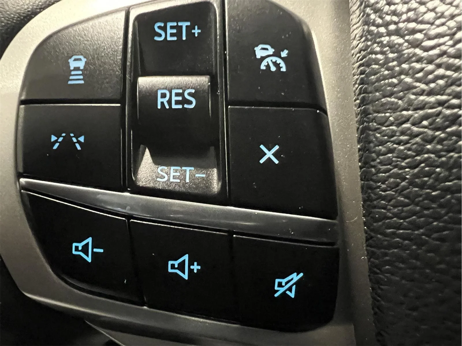 Used 2025 Vapor Blue Ford Active image 21