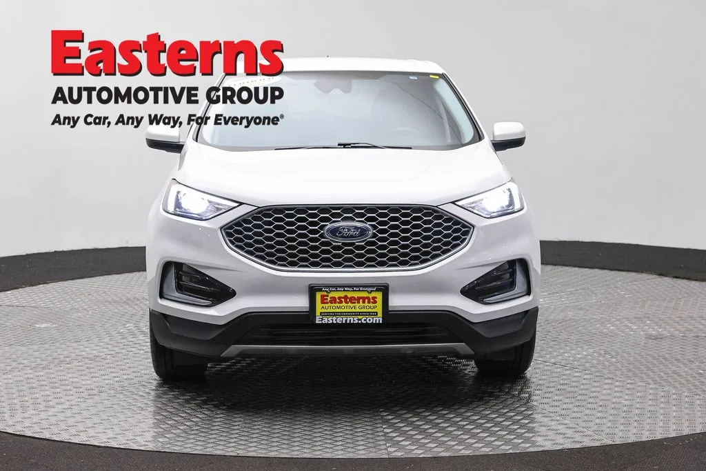Used 2023 White Ford SEL image 2
