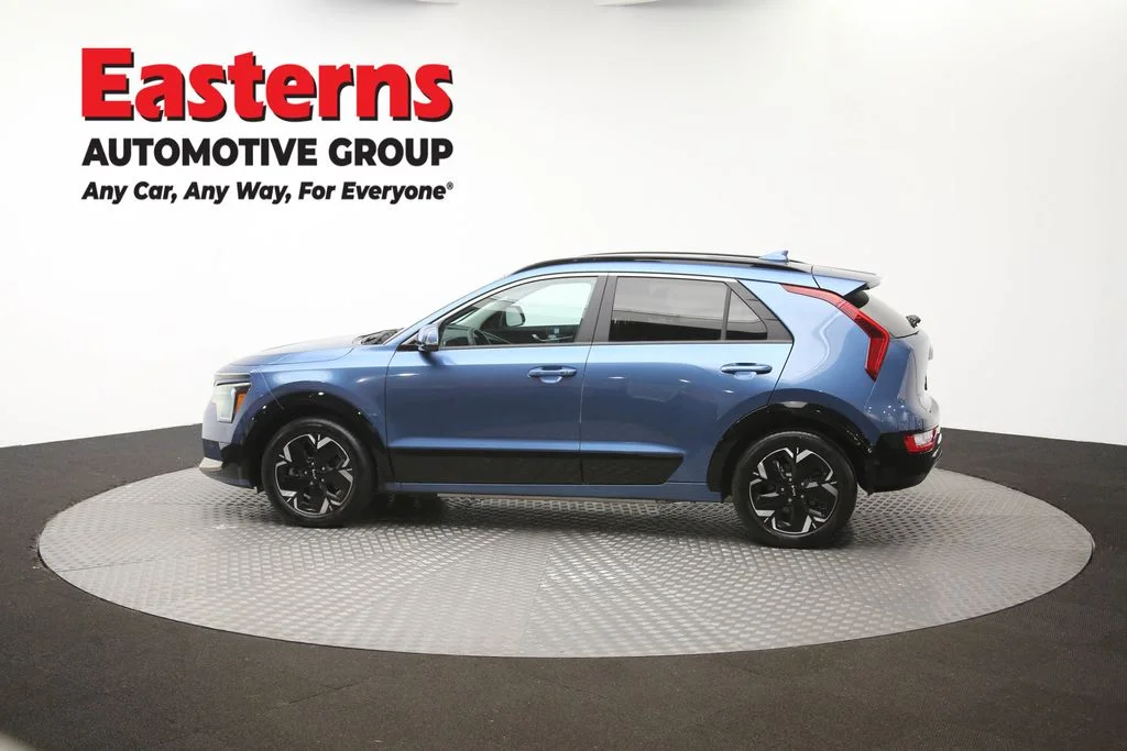 Used 2024 Blue Kia Wind image 62