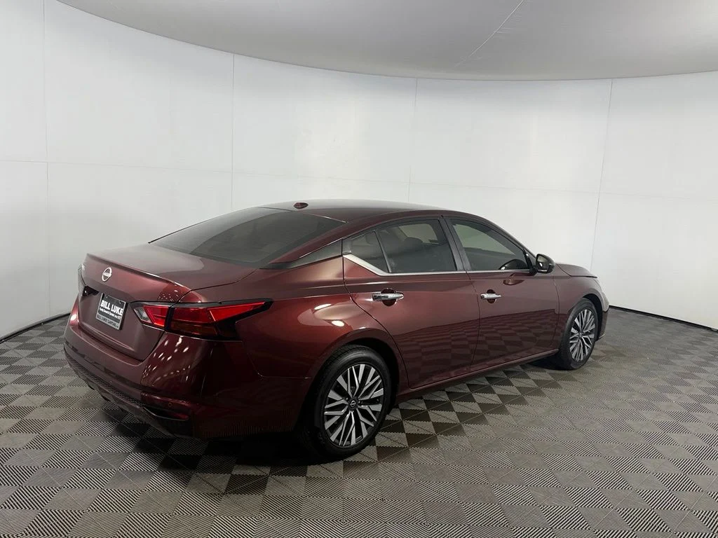 Certified Used 2025  Nissan 2.5 SV image 8
