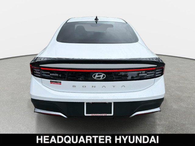 New 2026 White Hyundai SE image 3