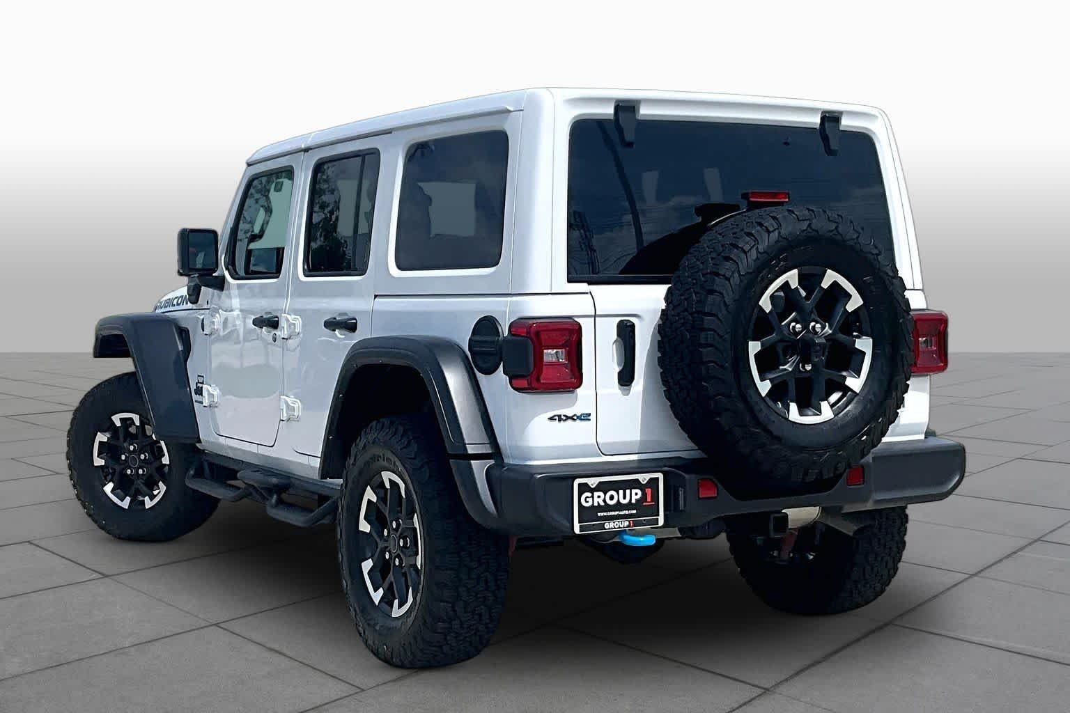 Used 2024 Bright White Clearcoat Jeep Rubicon image 11