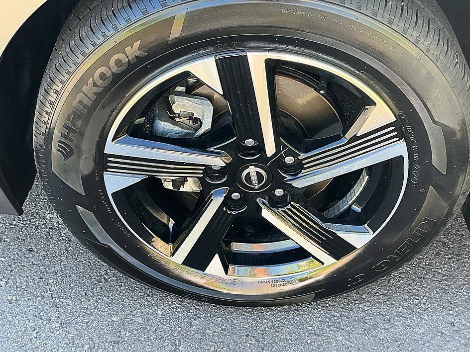 Used 2025 Gun Metallic Nissan SV image 9