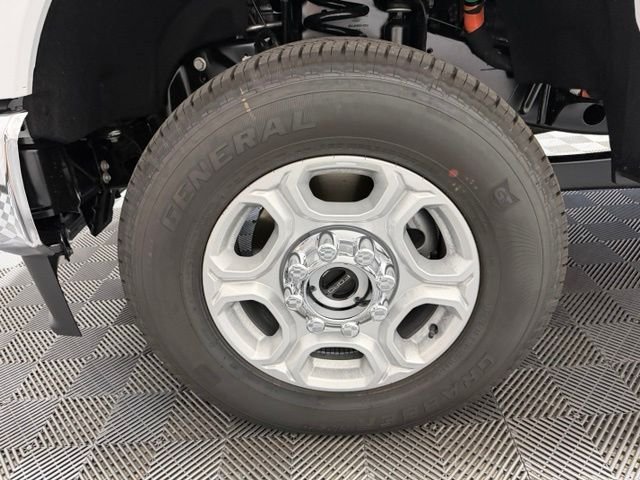New 2026 Oxford White Ford F-250® XLT image 39