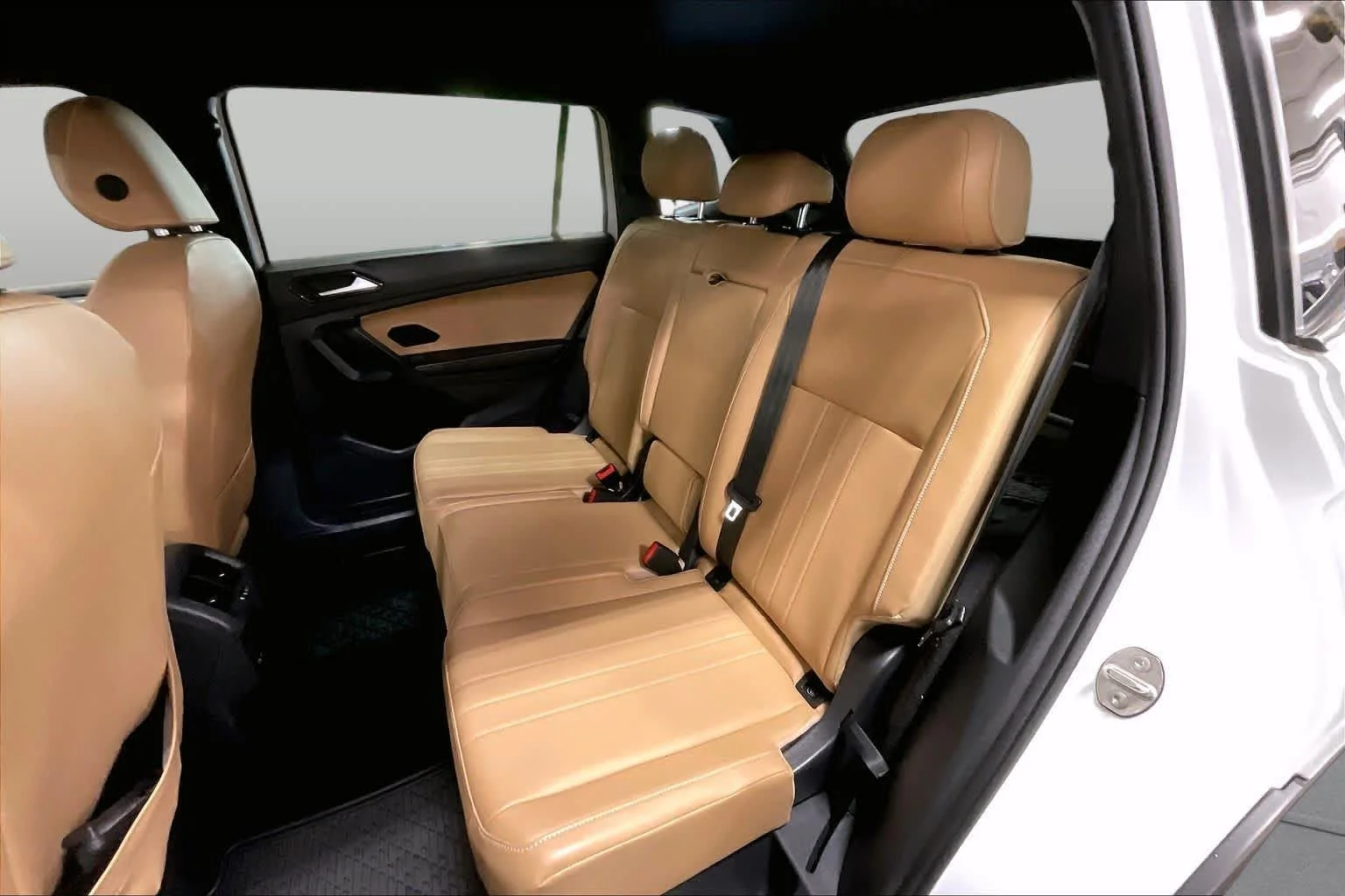 Used 2022 Pure White Volkswagen SE image 20