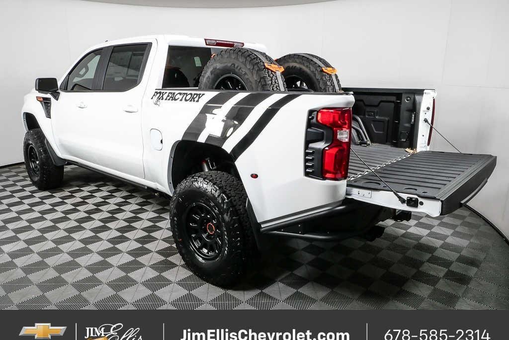 New 2025 Summit White Chevrolet RST image 33