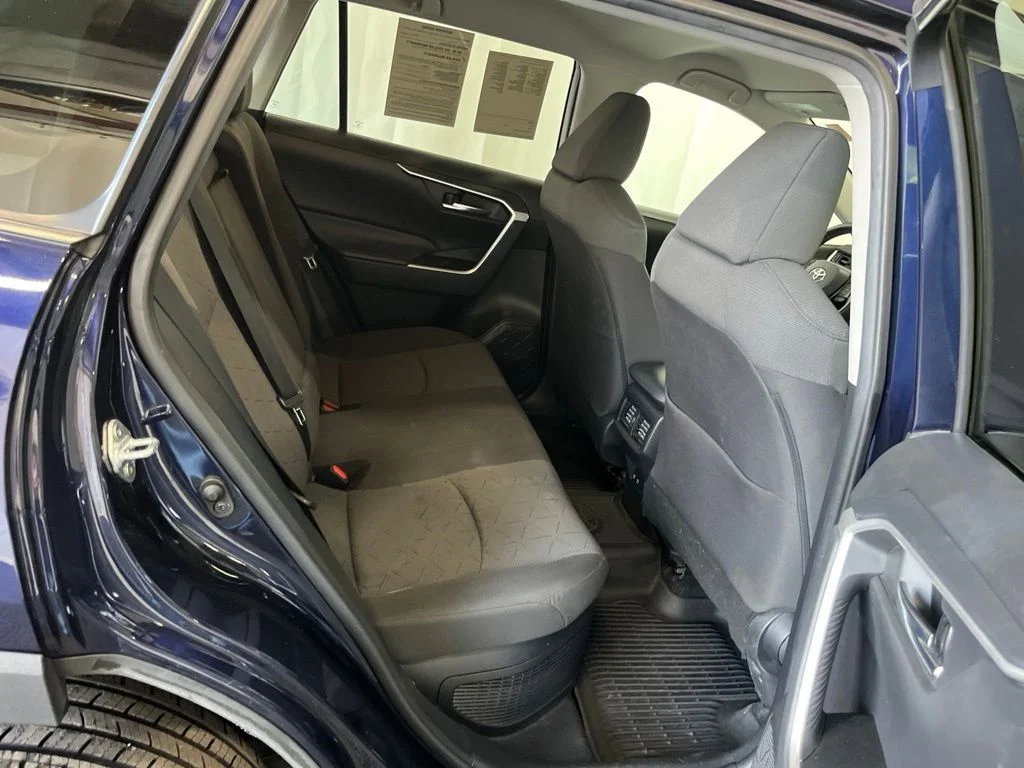 Used 2021  Toyota XLE image 24