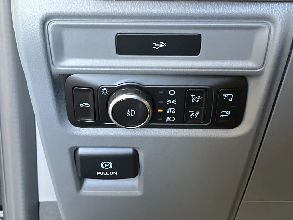 New 2026 Agate Black Metallic Ford XLT image 31
