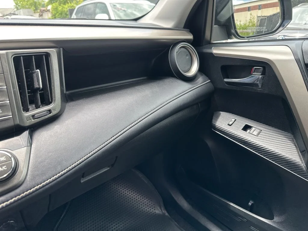 Used 2015 Black Toyota XLE image 18