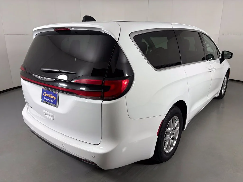Used 2023 White Chrysler Touring L image 8