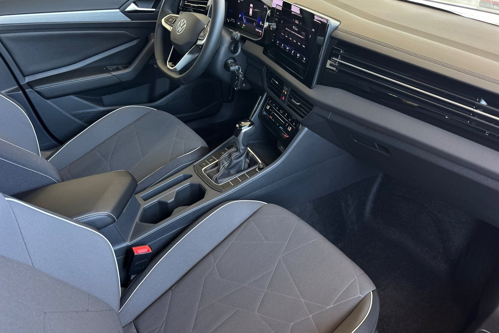 New 2026 Deep Black Pearl Volkswagen 1.5T Sport image 15