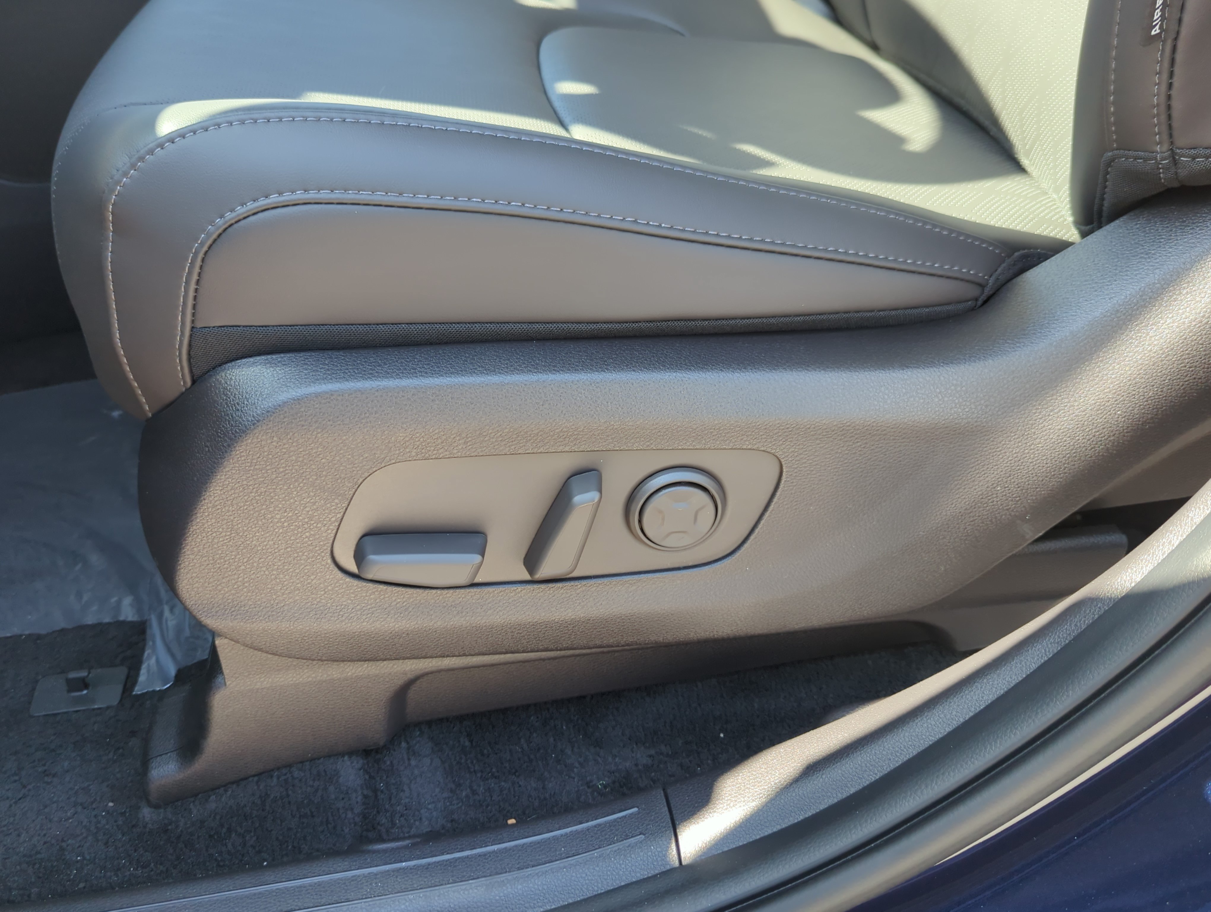 New 2026 Deep Chroma Blue Kia LXS image 21