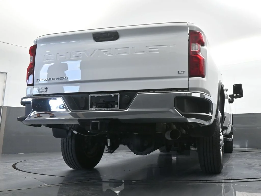 Used 2025 Summit White Chevrolet LT image 64