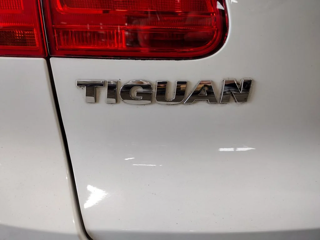 Used 2014 White Volkswagen SE image 16