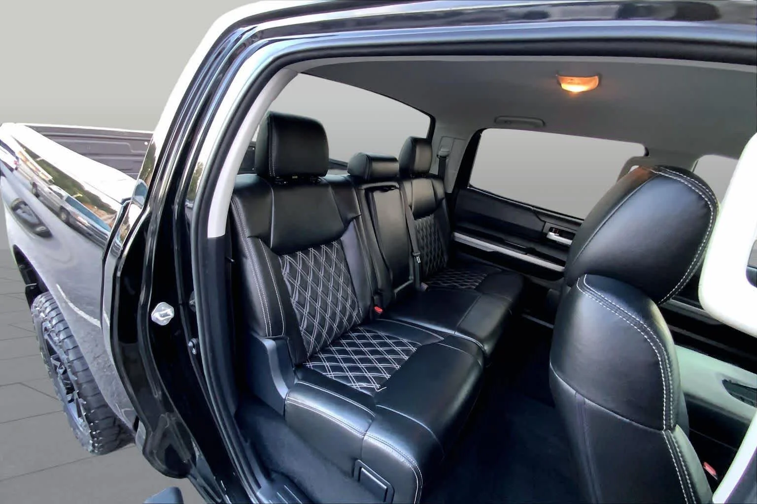 Used 2019 Midnight Black Metallic Toyota SR5 image 19