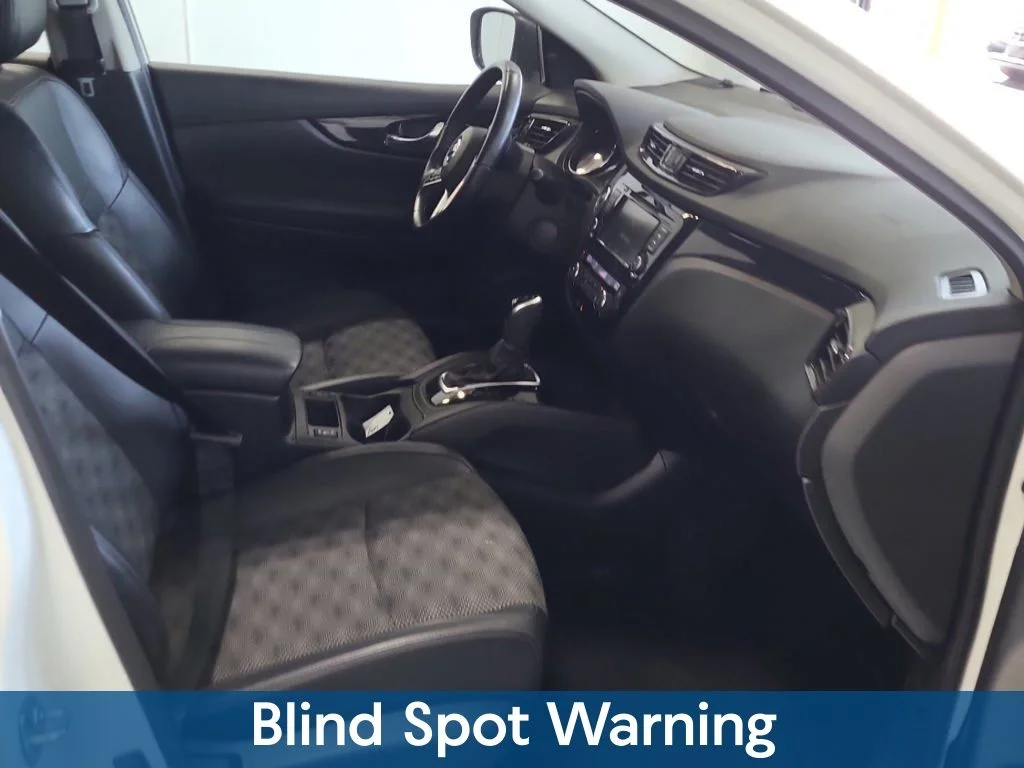 Used 2022 White Nissan SV image 10