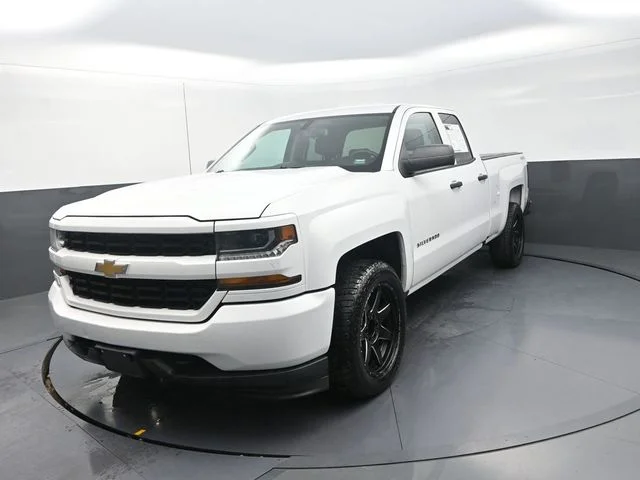 Used 2016 White Chevrolet Custom image 6
