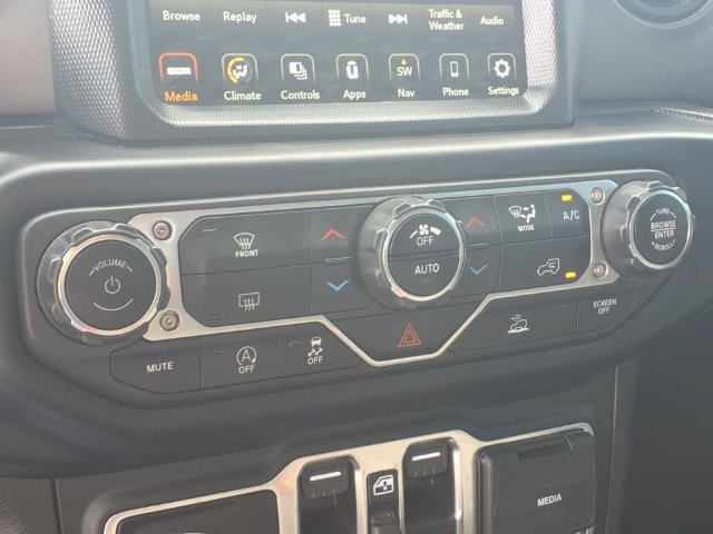 Used 2023  Jeep Sport S image 9