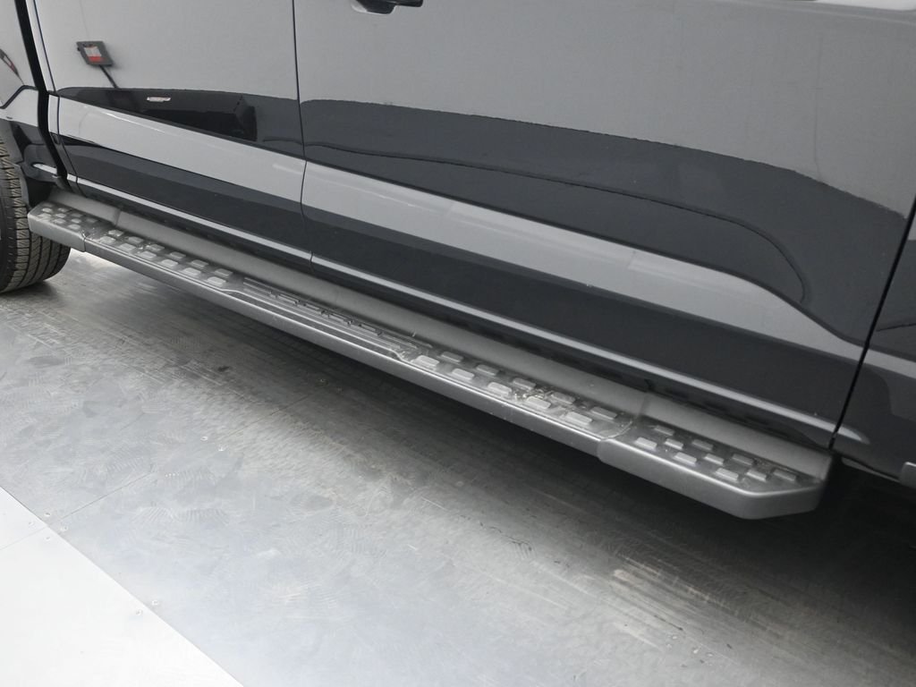 2025 Ford F-150 Lightning Flash - Photo 24