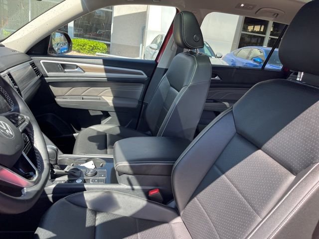 Used 2023  Volkswagen SEL image 40