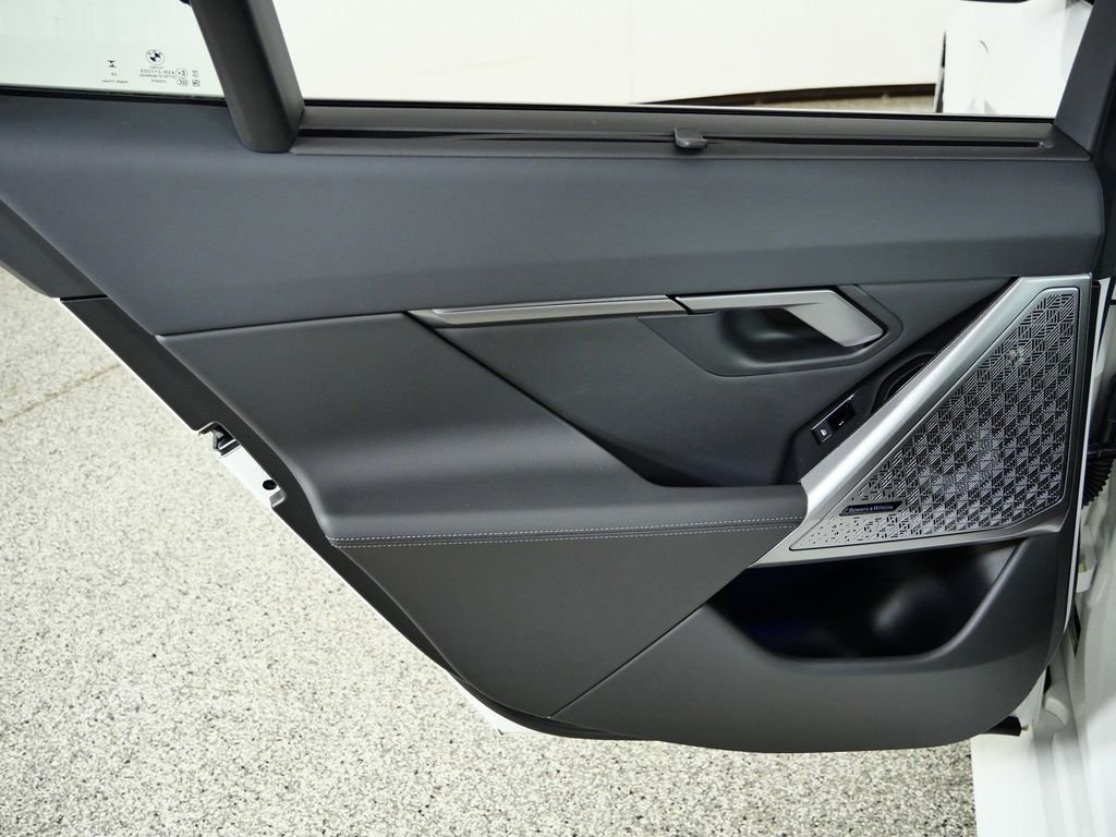 New 2026 Alpine White BMW Base image 30