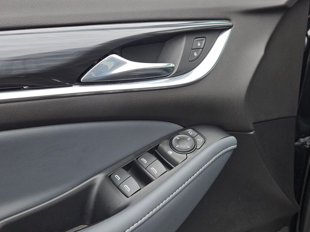 Used 2023 Black Buick Essence image 22