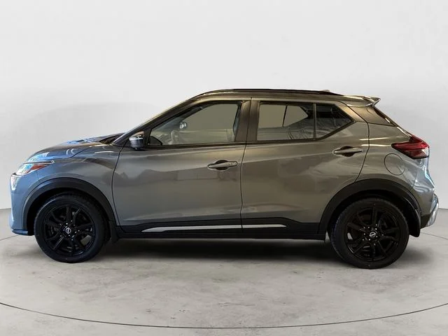 Used 2022 Gray Nissan SR image 2