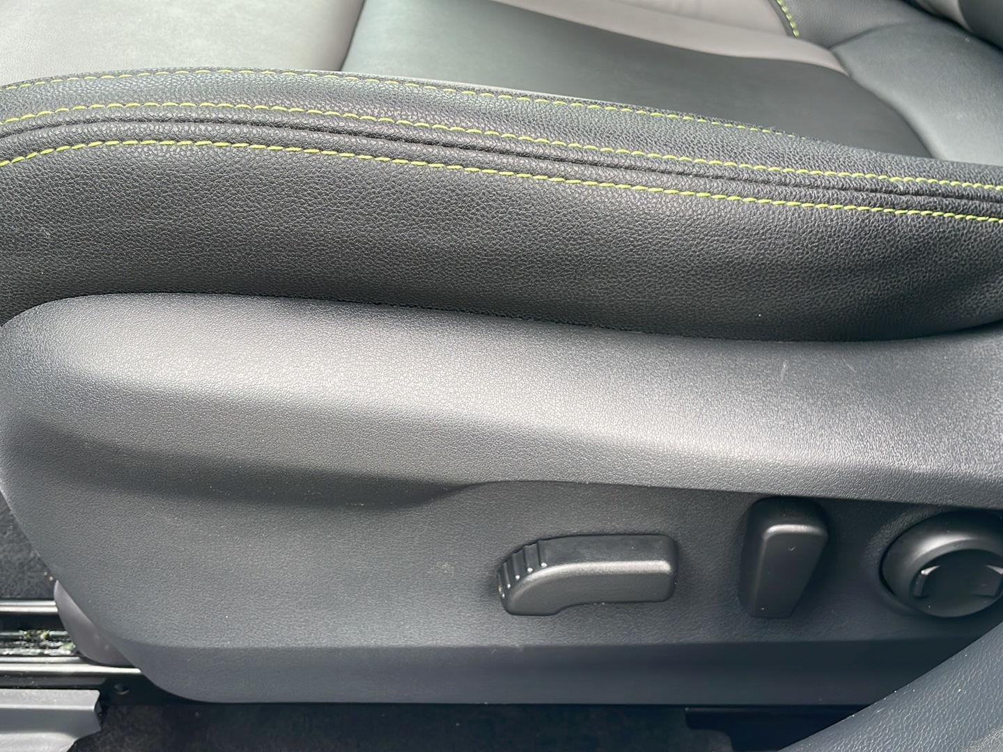 Used 2025 Crystal White Pearl Subaru Onyx Edition image 12