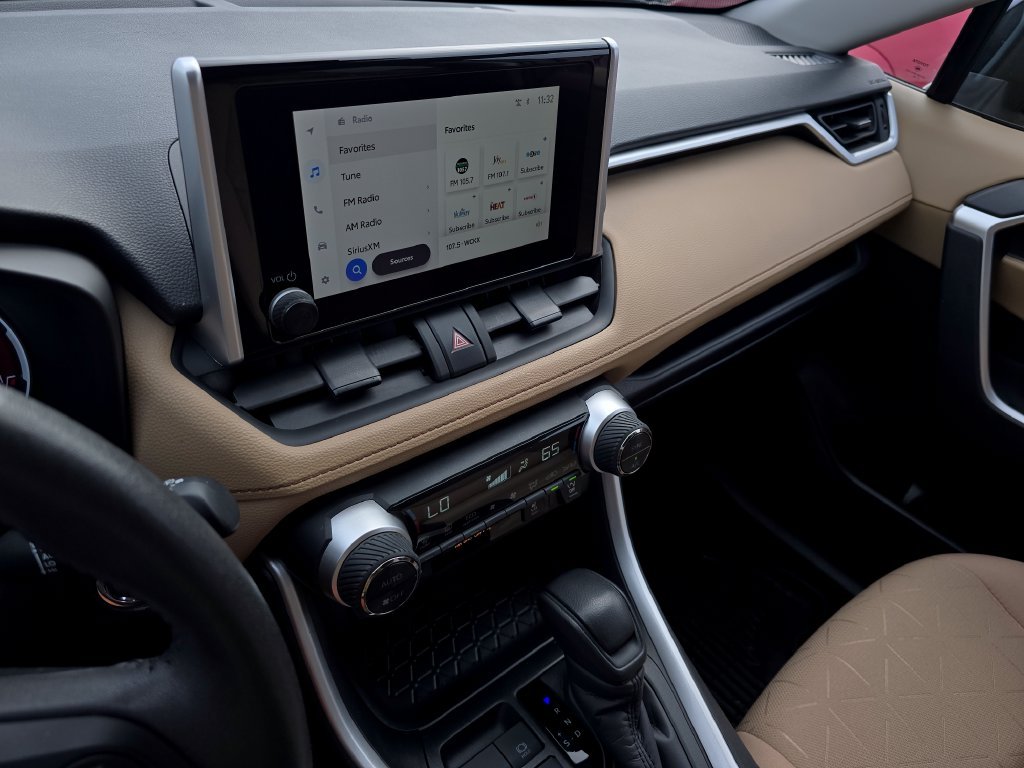 Certified Used 2025  Toyota XLE image 24