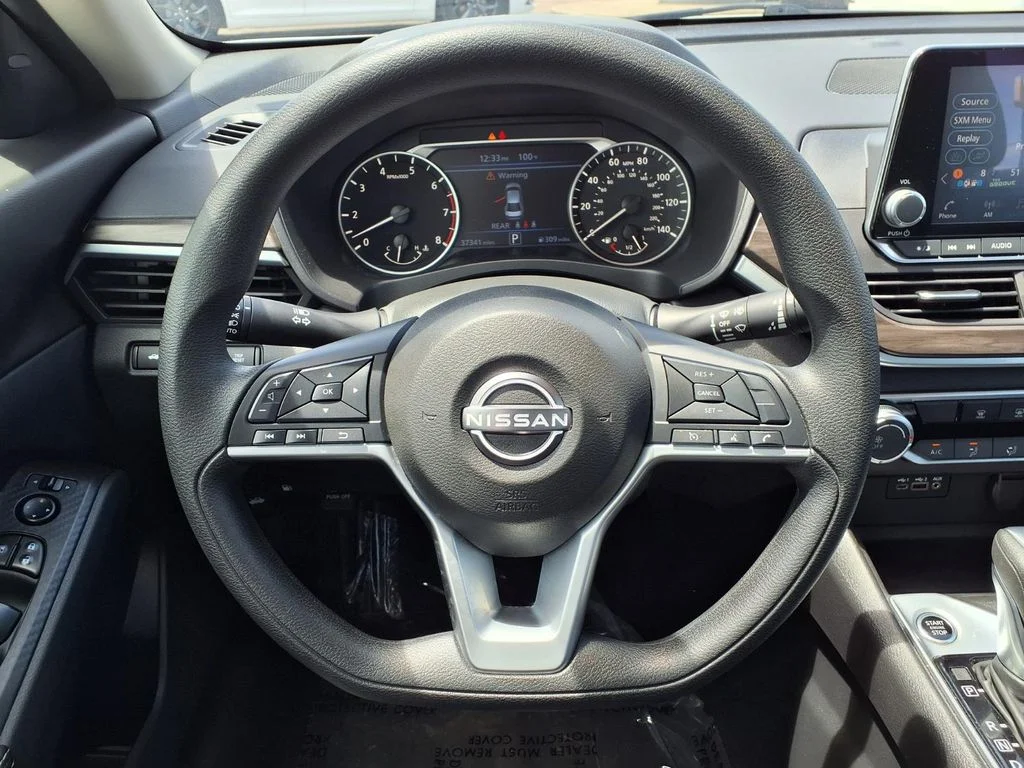 Used 2025 White Nissan 2.5 SV image 10