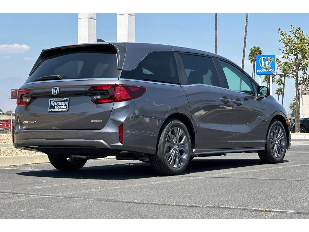 New 2026 Modern Steel Metallic Honda Touring image 4