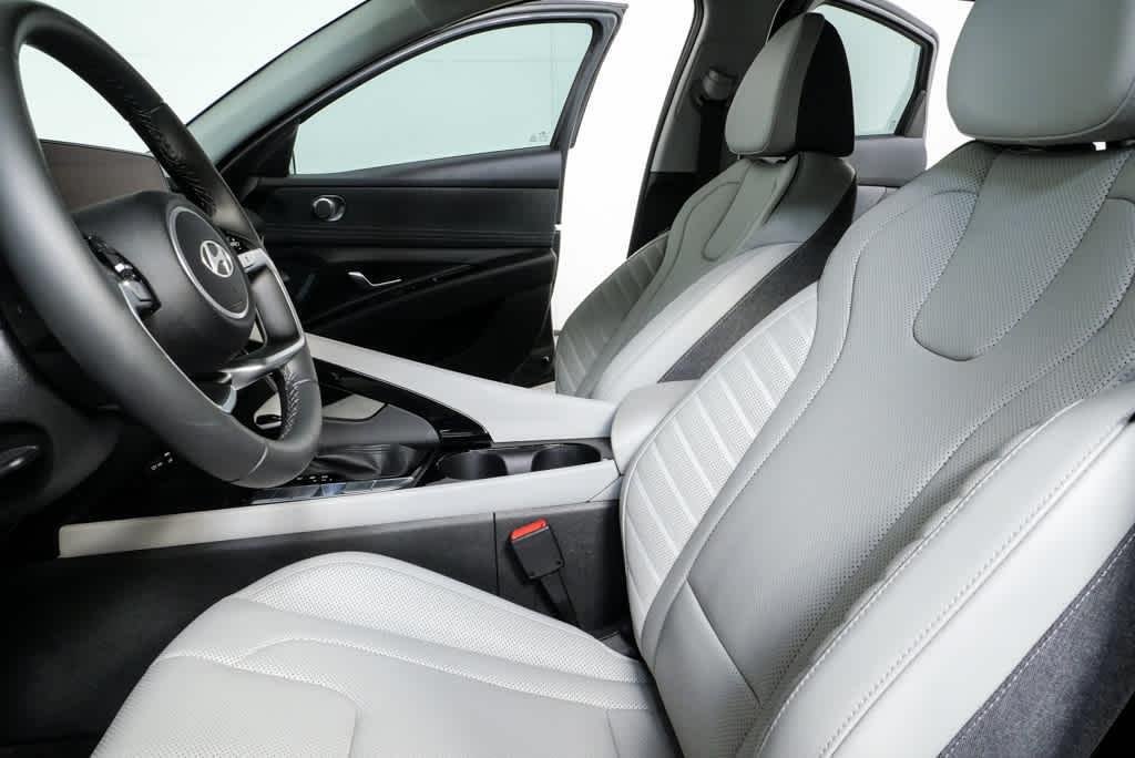 2025 Hyundai Elantra Limited - Photo 40