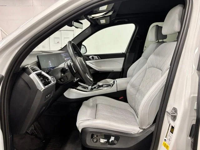 Used 2024 White BMW sDrive40i image 16