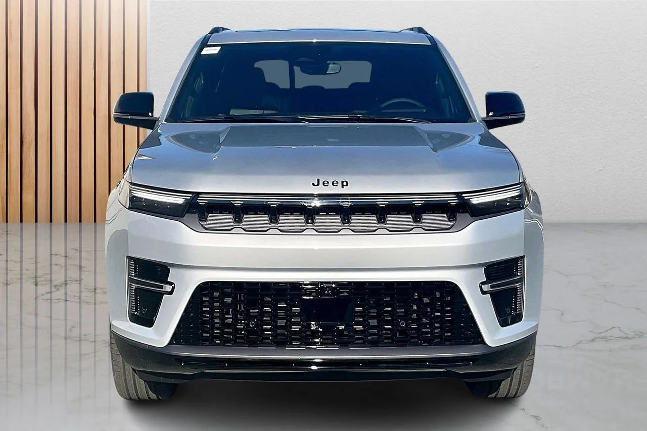 New 2026 Silver Zynith Jeep Limited Reserve image 3