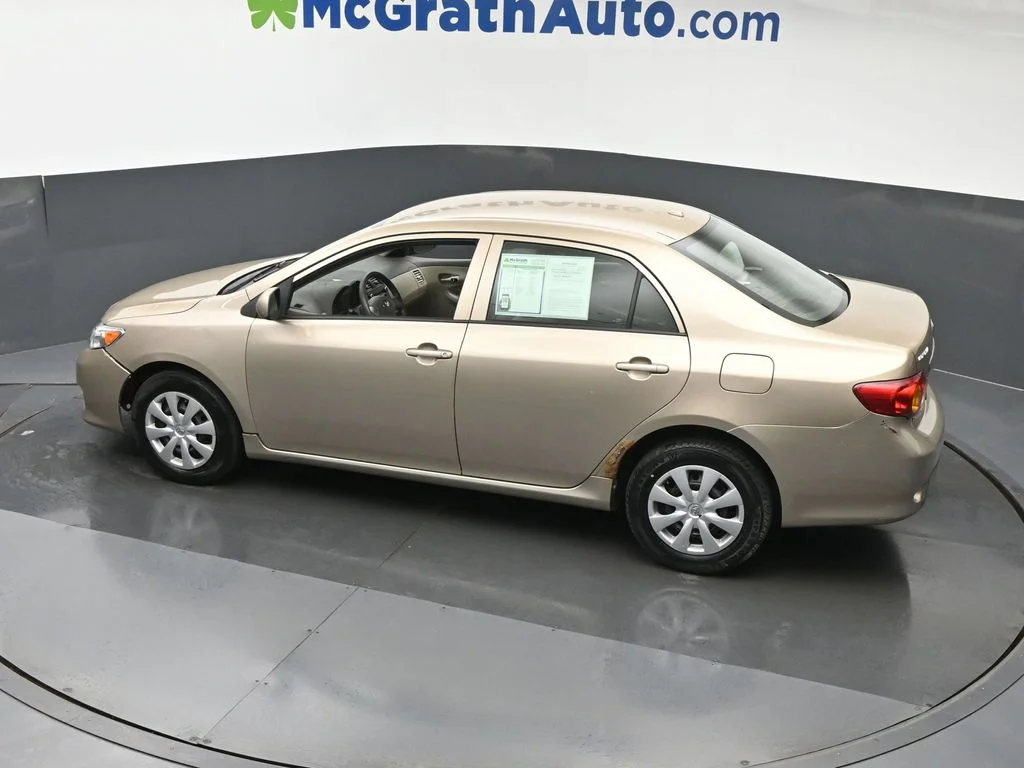 Used 2010  Toyota S image 25